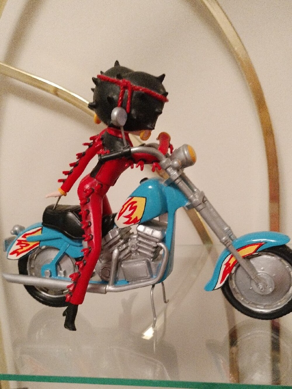 Betty Boop Red Outfit Figure on Blue Motorcycle with Flame Decals - Picture 2 of 2